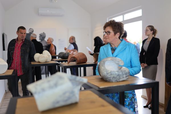 szucs-galeria-240503-str-104jpg87E3D0AA-D487-38FB-1071-8D49CA28E71B.jpg