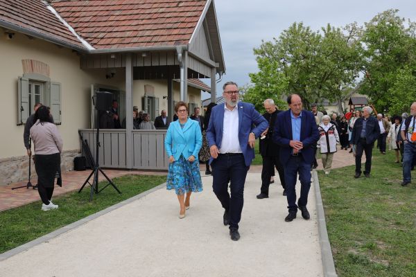 szucs-galeria-240503-str-78jpg886883BB-83B9-B62C-854C-AD2D2F55E448.jpg
